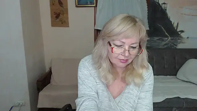 EvelynLoveShy webcam