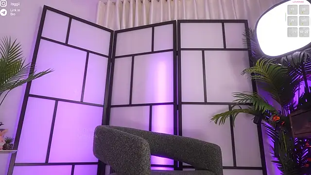 gigi_ohlala (F young) - Dirty cowgirl with torso + dual camera