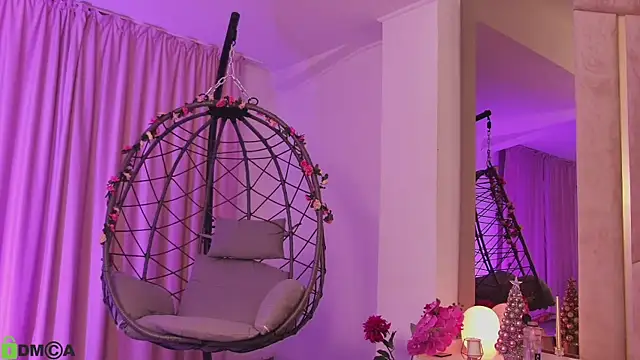 maevedream (F teen) - Light spanks on my ass :fire: