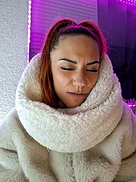 Webcam Model (SlimBellaa)  is live.Free join now!