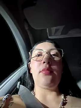 you-kitty2025 - You-kitty2025's free webcam