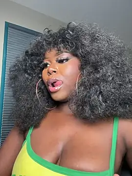 WomanNextdoor1 webcam