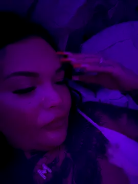 _MelinaCurves_ webcam