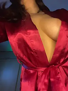 Webcam Model (Samantafoxx_)  is live.Free join now!