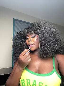 WomanNextdoor1 webcam