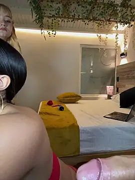 zui_lu's Stripchat show and profile