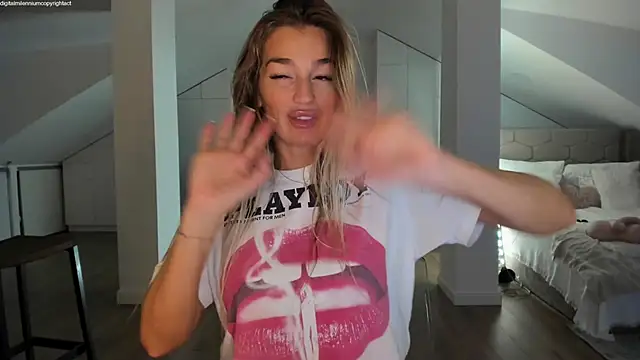 Yourhotqueeen webcam