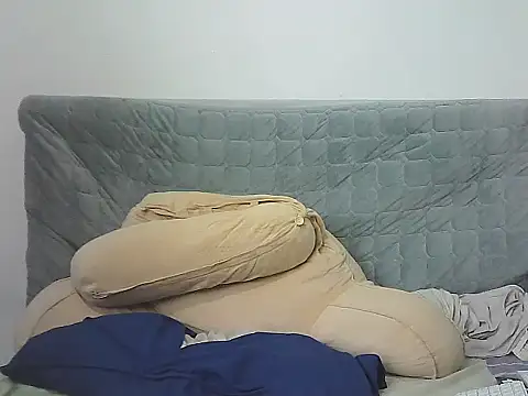 AlphaLatinoBear Live Webcam on Stripchat