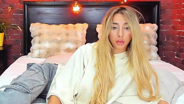 ChristynaRoss webcam