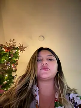 Webcam Model (lunablossom_)  is live.Free join now!