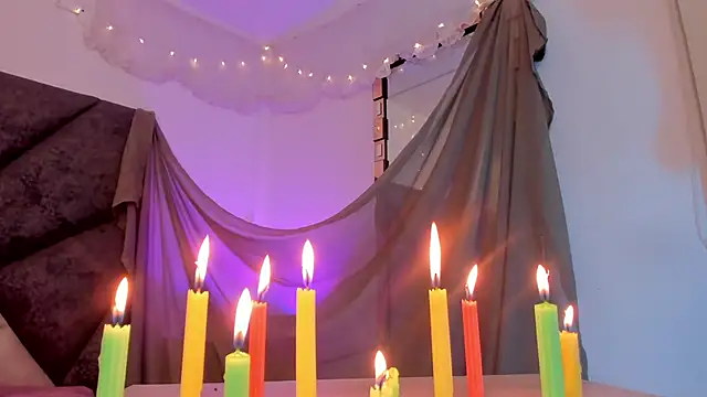 bonniecute_ (F young) - paraffin on my feet