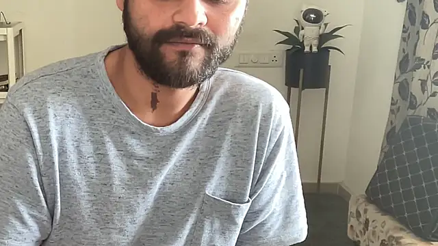 MakeMeAwareAah webcam