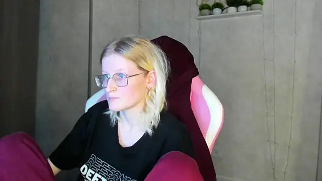 ElizabethHarpper webcam