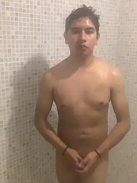 ContraryMomos webcam