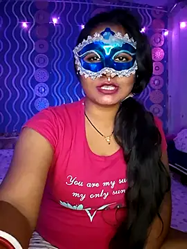 Sweet-Maddlina from StripChat is Freechat