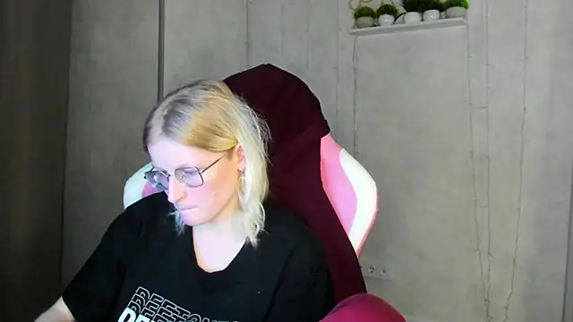 ElizabethHarpper webcam