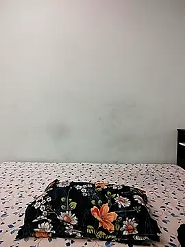 Webcam Model (LoveLy-Soneya)  is live.Free join now!