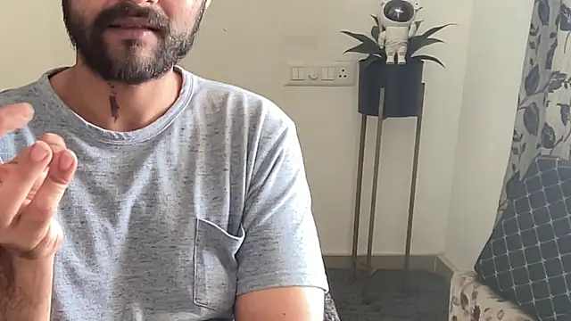 MakeMeAwareAah webcam