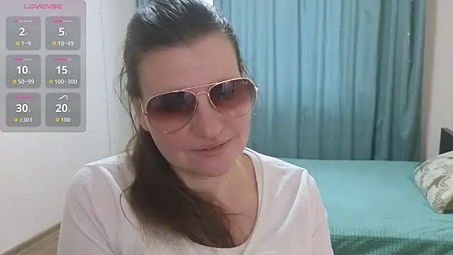 Mirabelle_Velvet webcam
