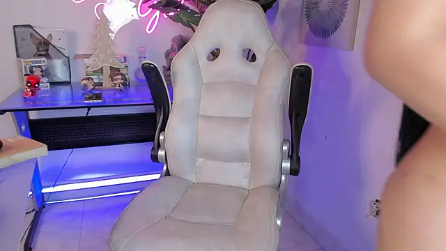 Korina_Saenz01's live cam