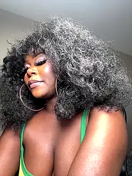 WomanNextdoor1 webcam