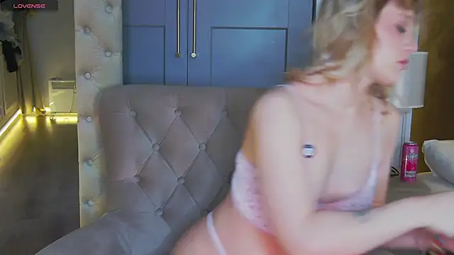 caitlinsugar (F teen) - massage my boobs