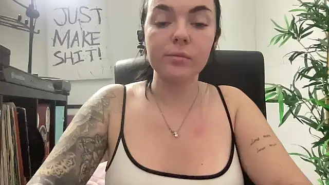 YorkshireGirly webcam