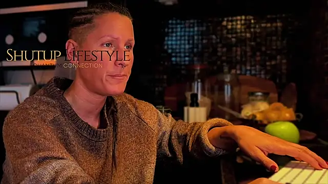 SwingWingWomanSweden