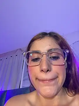 isabelastefano (F young) - I walk around my house