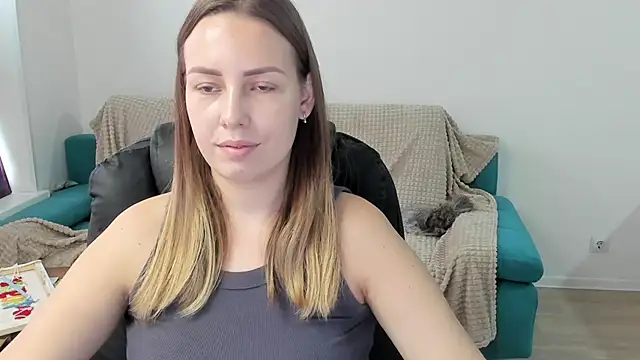 Mia_shy1 webcam