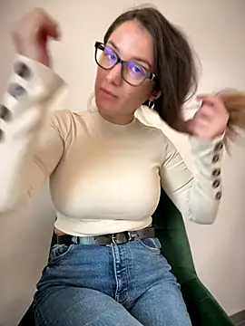 Webcam Model (HotCydForU) is live