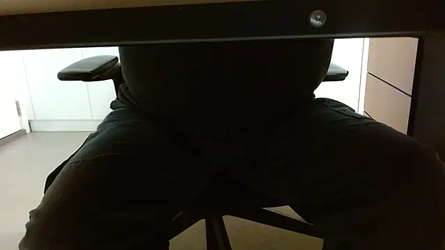 lovewalknaked - Lovewalknaked's free webcam - UK Sex Cams