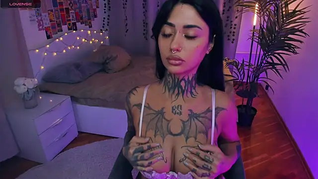 CharimgSabrina webcam