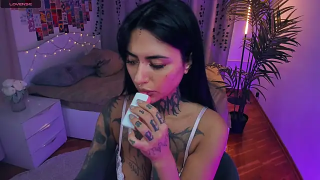 CharimgSabrina webcam