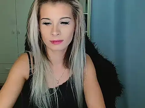 KristineGlow webcam