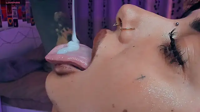 CharimgSabrina webcam