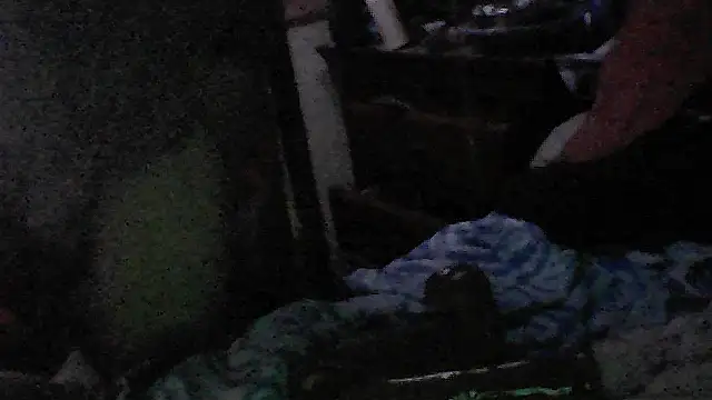 Twoslipperywhenwett webcam