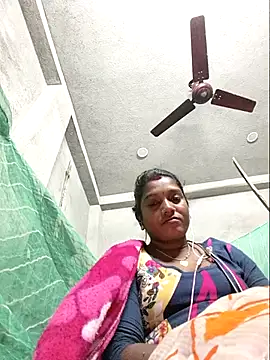 vipmonalisha (F young) - Boobs show