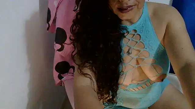 latinhotsusy47 webcam