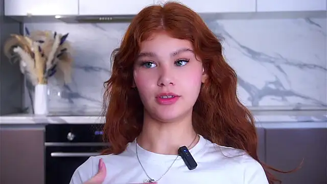 yettacalabria (F teen) - Lick my finger