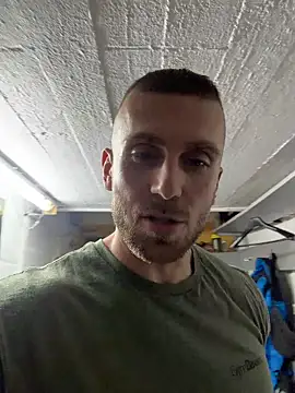 trainwithme (M young) - Second cum on the mirror at work!!!