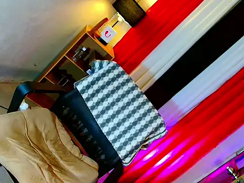 HOLLYWOOD_QUEEN_88 webcam