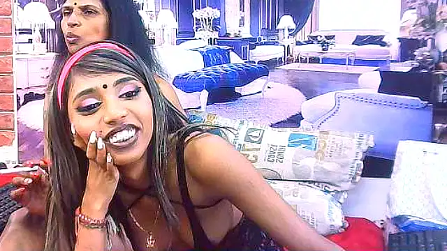 IndianSexySlender webcam