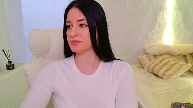 moniqque live cam screenshot female on Warez.Webcam — Live Cams & Adult Streams