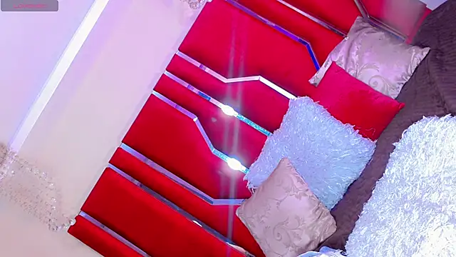 Tiiana_Glow10_ webcam