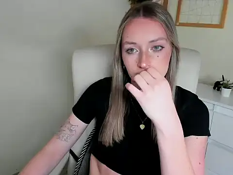 evelynblond - EvelynBlond's free webcam