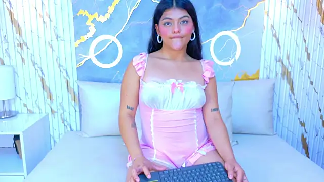 NIKIBUNNY webcam stripchat model stream image