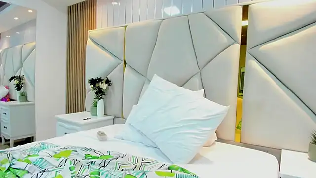 charlott_divine webcam