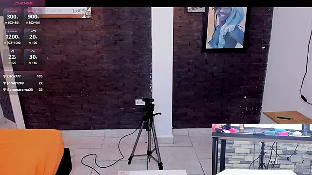 Lessly_Cooper webcam