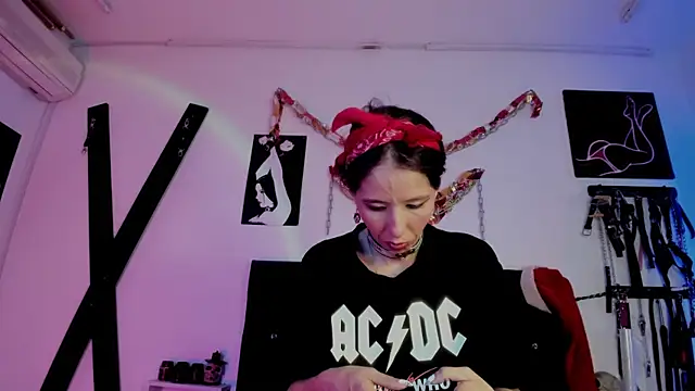 Little_Naughtty webcam stripchat model stream image